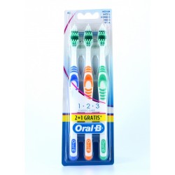 Oral-B 123 Classic Care Setole Medie 3 Spazzolini - Spazzolini da denti - 921125199 - Oral-B - € 2,34